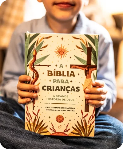 Criança com a Bíblia para Crianças