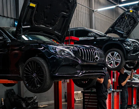 Mercedes-Benz em avaliação na oficina Benscar