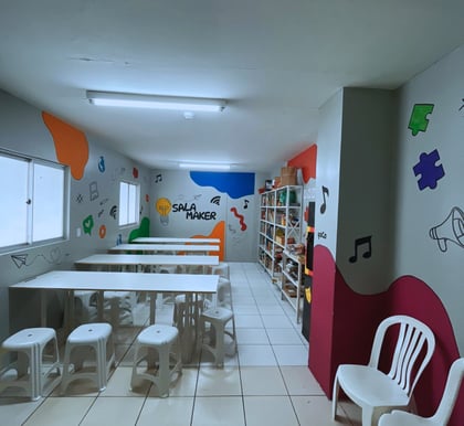 Sala infantil ampla e adaptada
