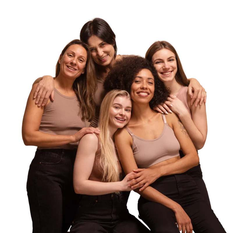 <mandatory_response_format>Mulher sorrindo em uniforme branco segura prancheta | Cores: Branco (#FFFFFF), Cinza (#808080), Marrom Claro (#D2B48C)</mandatory_response_format>
