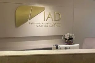 Consultório da Dra. Aline Candolo, gastroenterologista e Hepatologista