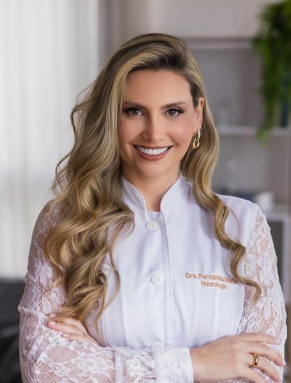 Foto da Dra. Fernanda Maria, médica neurologista em Balneário Camboriú