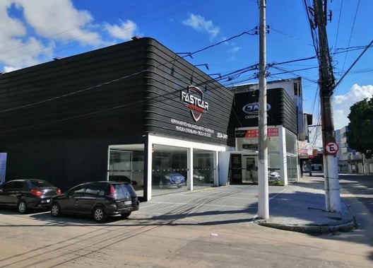 Veículo JAC em centro de serviço automotivo especializado
