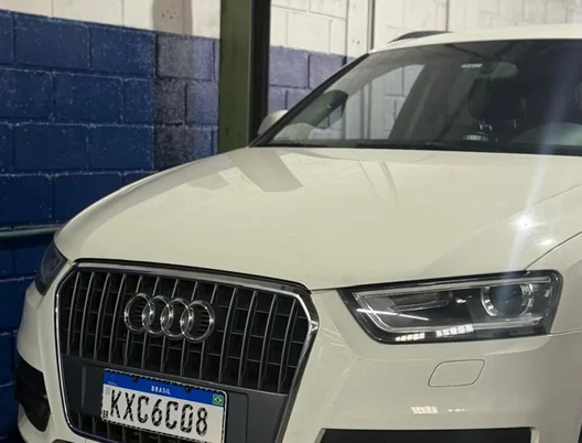 Técnico da Fastcar realizando diagnóstico automotivo