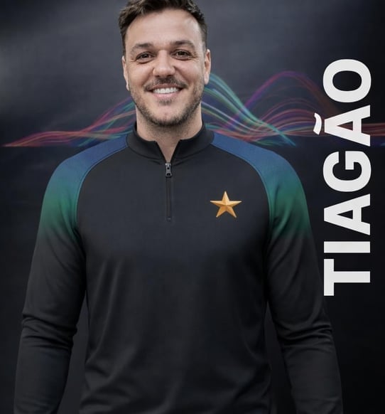 Tiago Rodrigues, instrutor de voo duplo de parapente no Topo do Mundo, BH